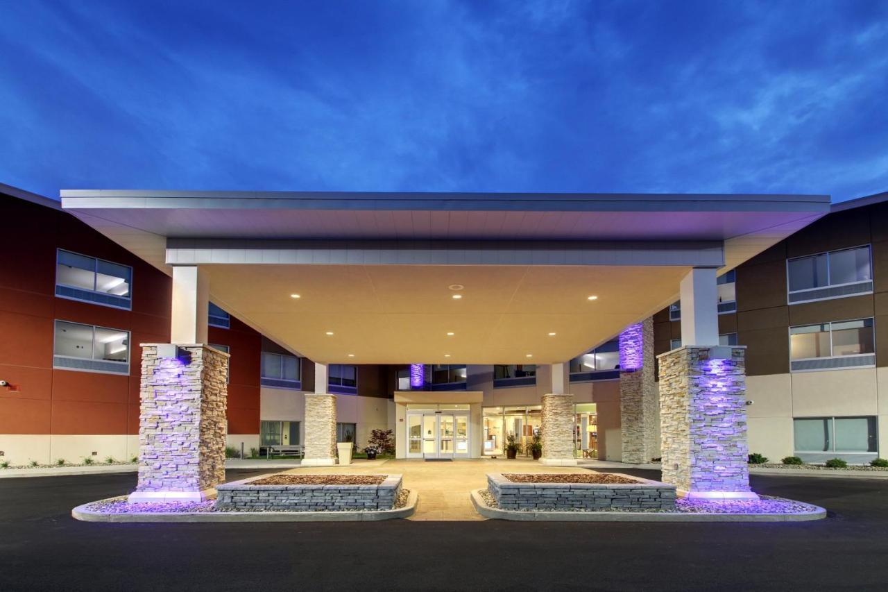 Holiday Inn Express & Suites Galesburg By Ihg Bagian luar foto