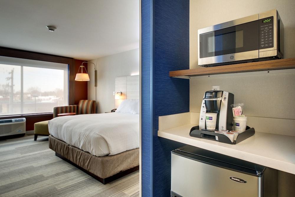 Holiday Inn Express & Suites Galesburg By Ihg Bagian luar foto