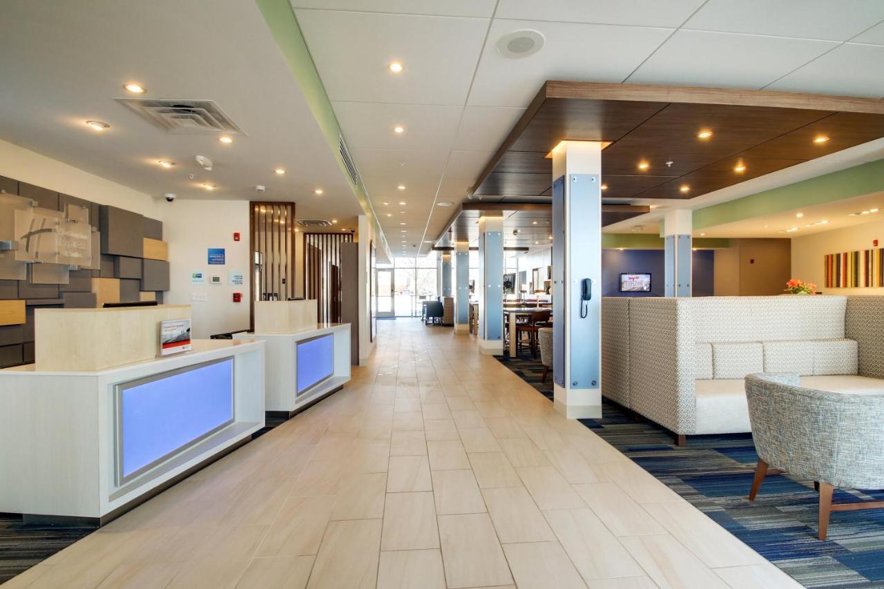 Holiday Inn Express & Suites Galesburg By Ihg Bagian luar foto