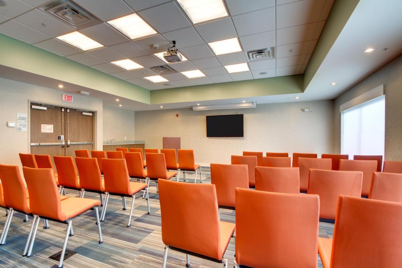 Holiday Inn Express & Suites Galesburg By Ihg Bagian luar foto
