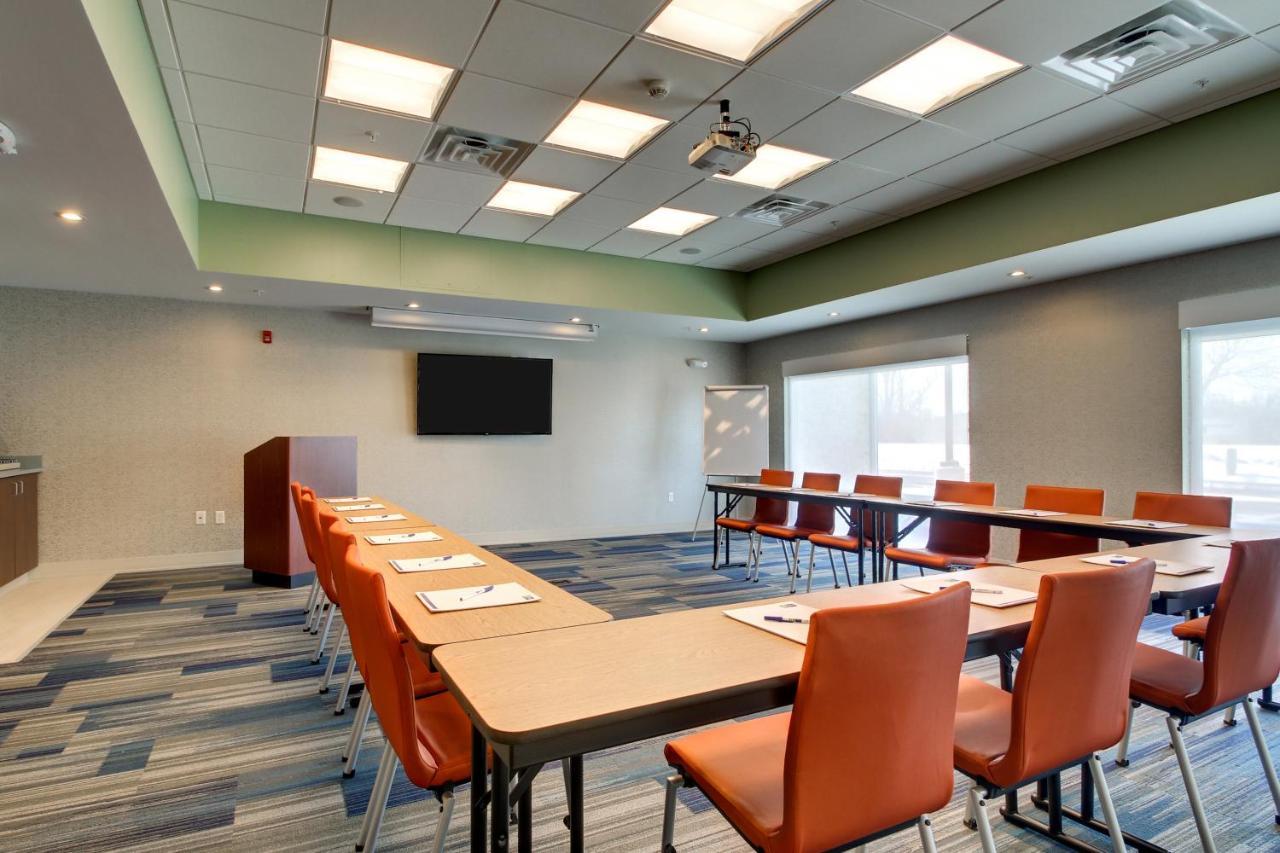 Holiday Inn Express & Suites Galesburg By Ihg Bagian luar foto