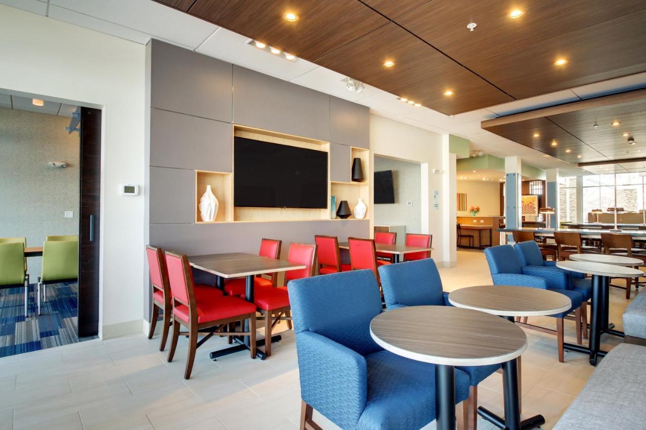 Holiday Inn Express & Suites Galesburg By Ihg Bagian luar foto