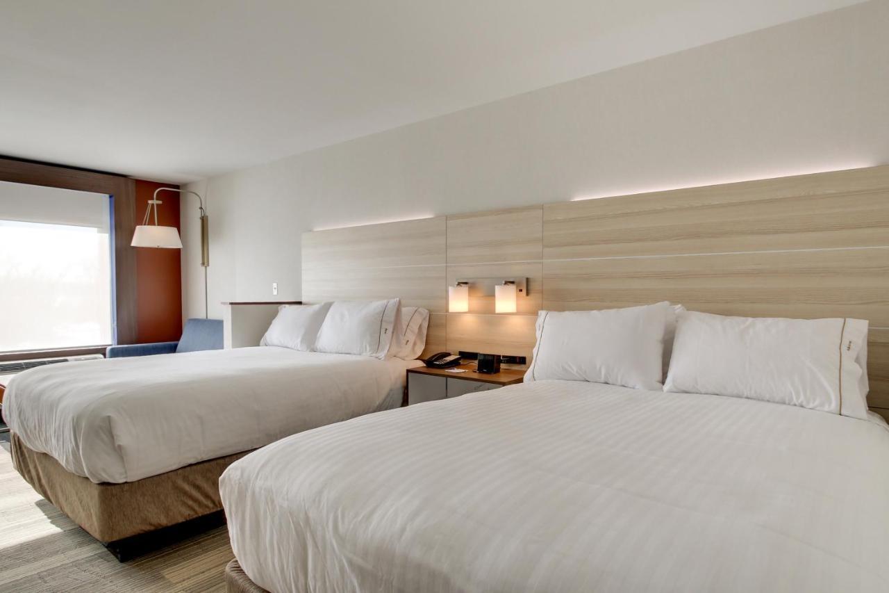 Holiday Inn Express & Suites Galesburg By Ihg Bagian luar foto