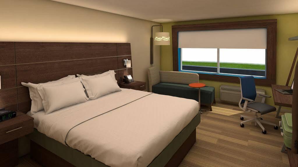Holiday Inn Express & Suites Galesburg By Ihg Bagian luar foto