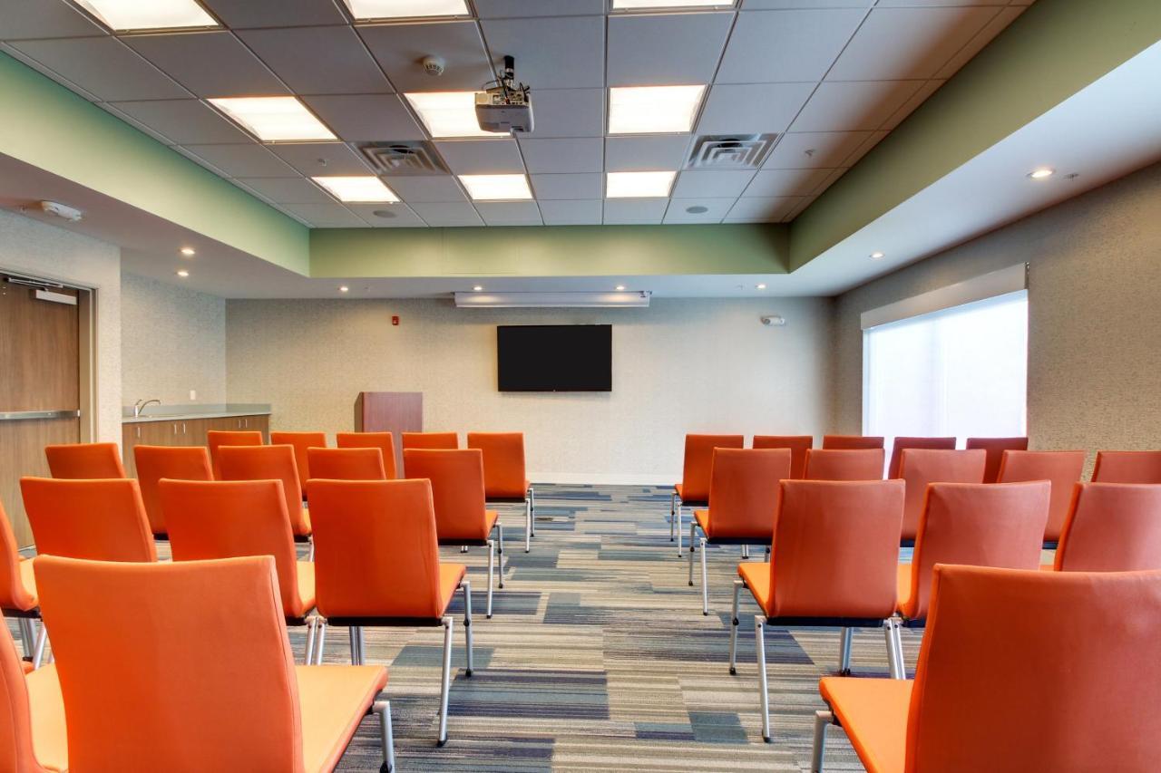 Holiday Inn Express & Suites Galesburg By Ihg Bagian luar foto