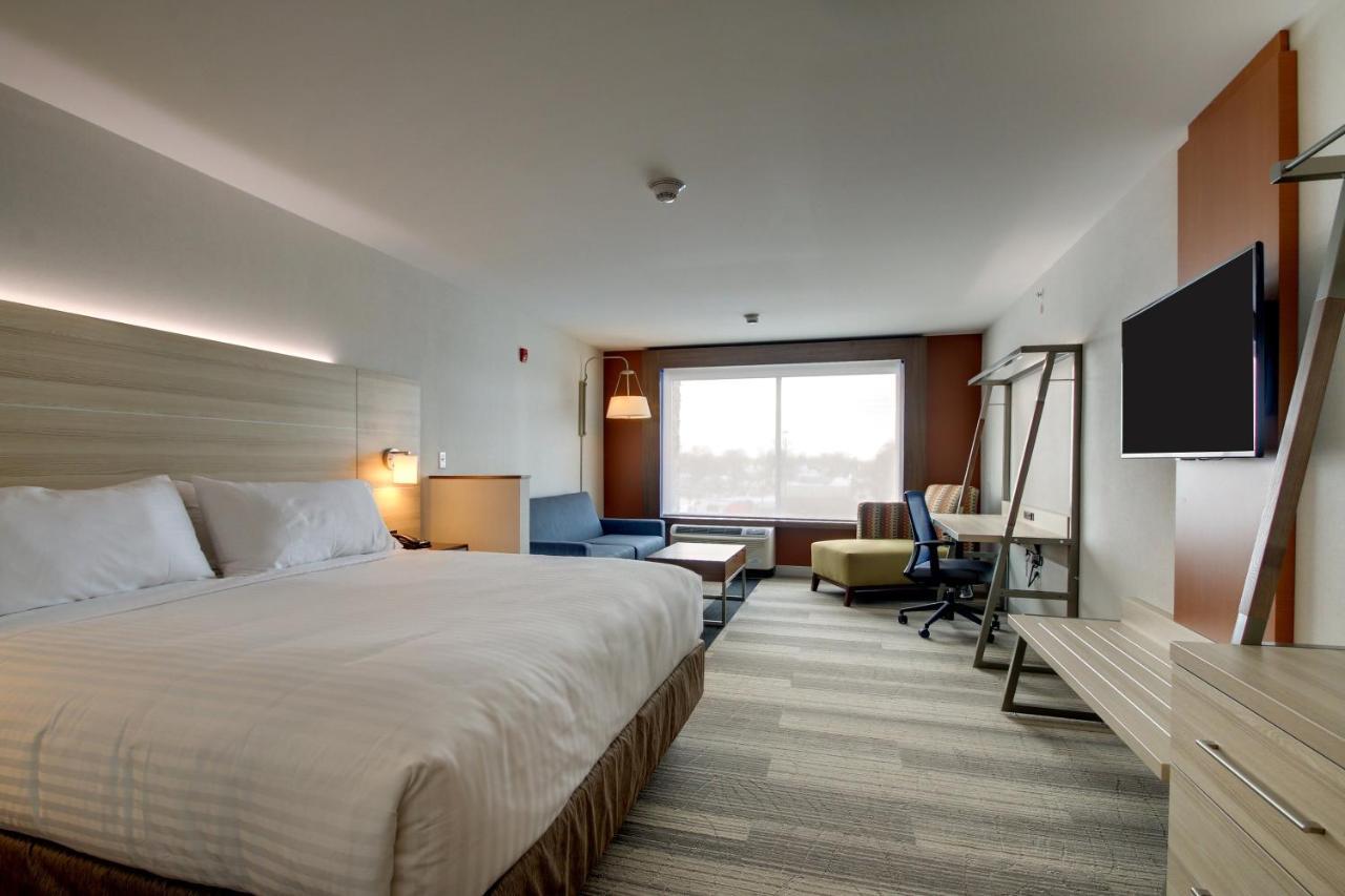 Holiday Inn Express & Suites Galesburg By Ihg Bagian luar foto