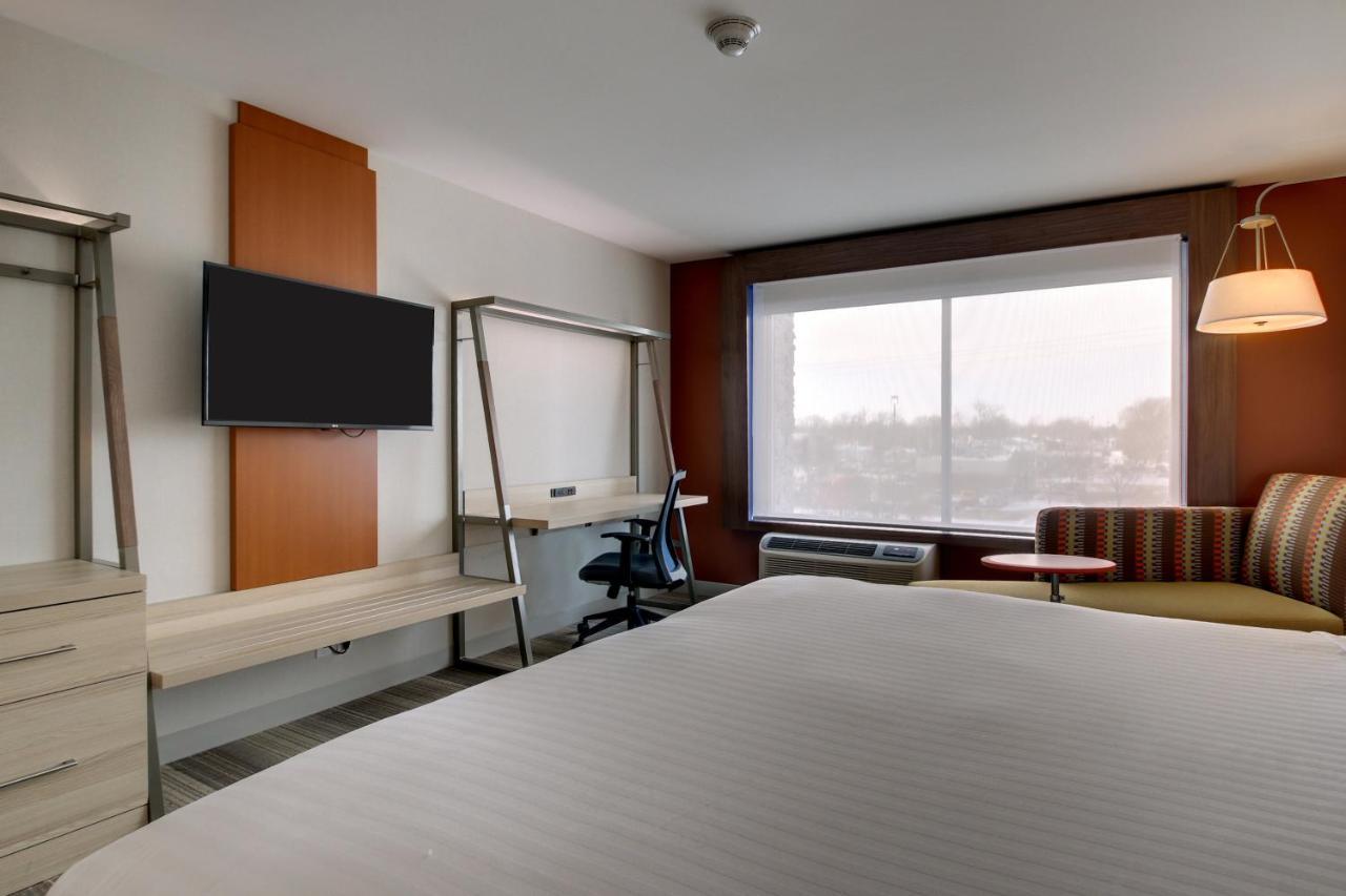 Holiday Inn Express & Suites Galesburg By Ihg Bagian luar foto