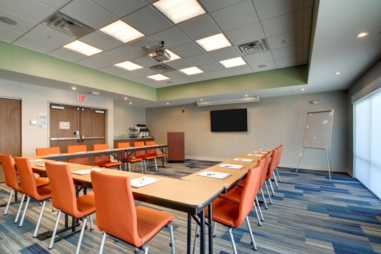 Holiday Inn Express & Suites Galesburg By Ihg Bagian luar foto