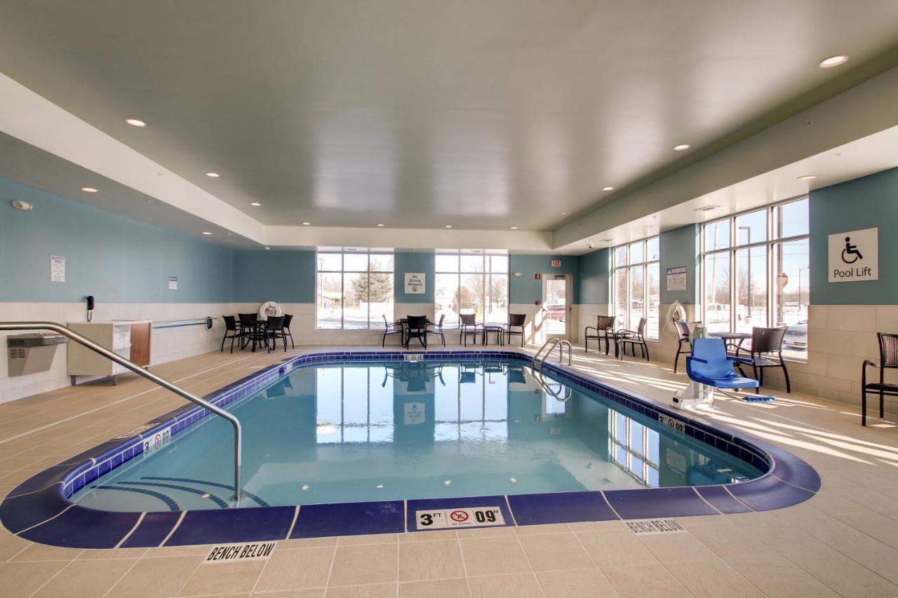 Holiday Inn Express & Suites Galesburg By Ihg Bagian luar foto
