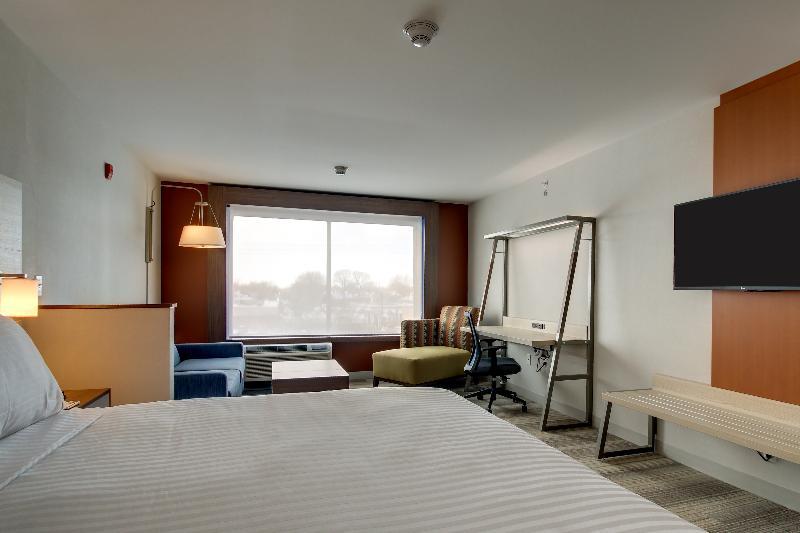 Holiday Inn Express & Suites Galesburg By Ihg Bagian luar foto