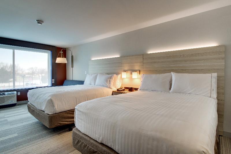 Holiday Inn Express & Suites Galesburg By Ihg Bagian luar foto