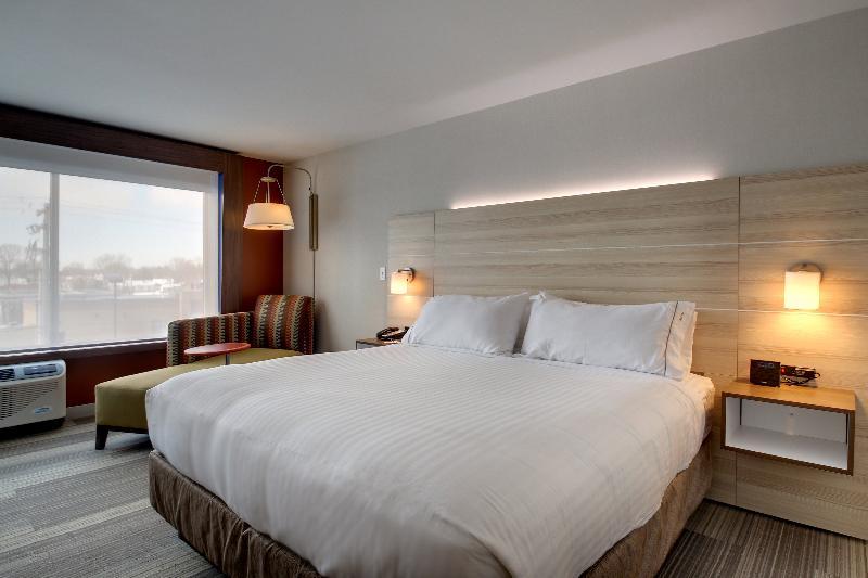 Holiday Inn Express & Suites Galesburg By Ihg Bagian luar foto