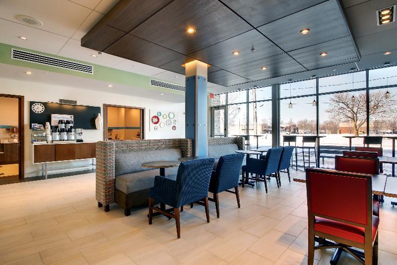 Holiday Inn Express & Suites Galesburg By Ihg Bagian luar foto