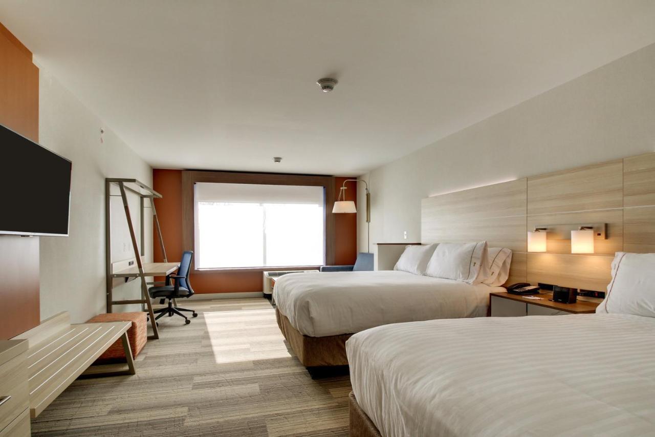 Holiday Inn Express & Suites Galesburg By Ihg Bagian luar foto