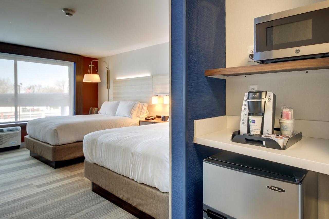 Holiday Inn Express & Suites Galesburg By Ihg Bagian luar foto